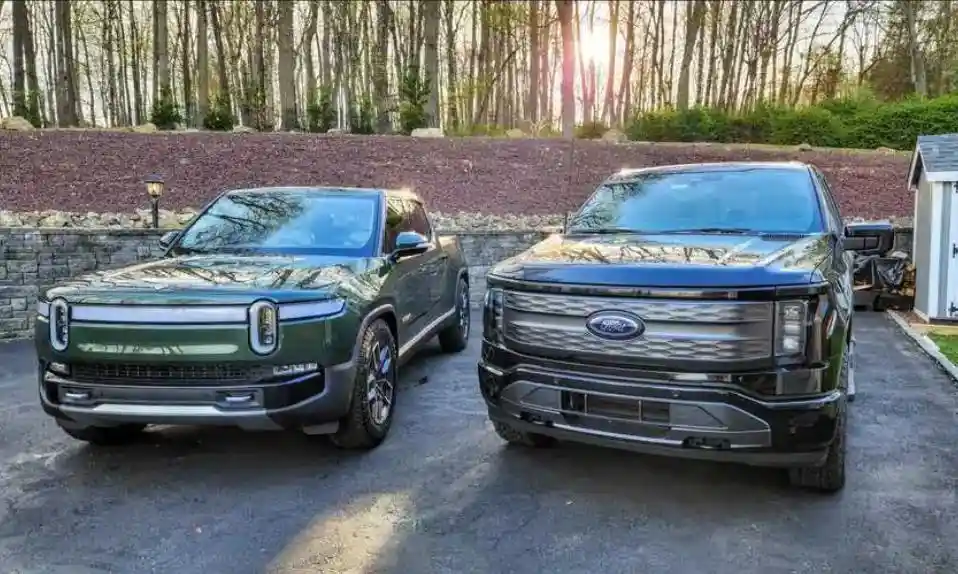 Ford F-150 Lightning vs Rivian R1T续航里程大比拼 谁跑得更远？
