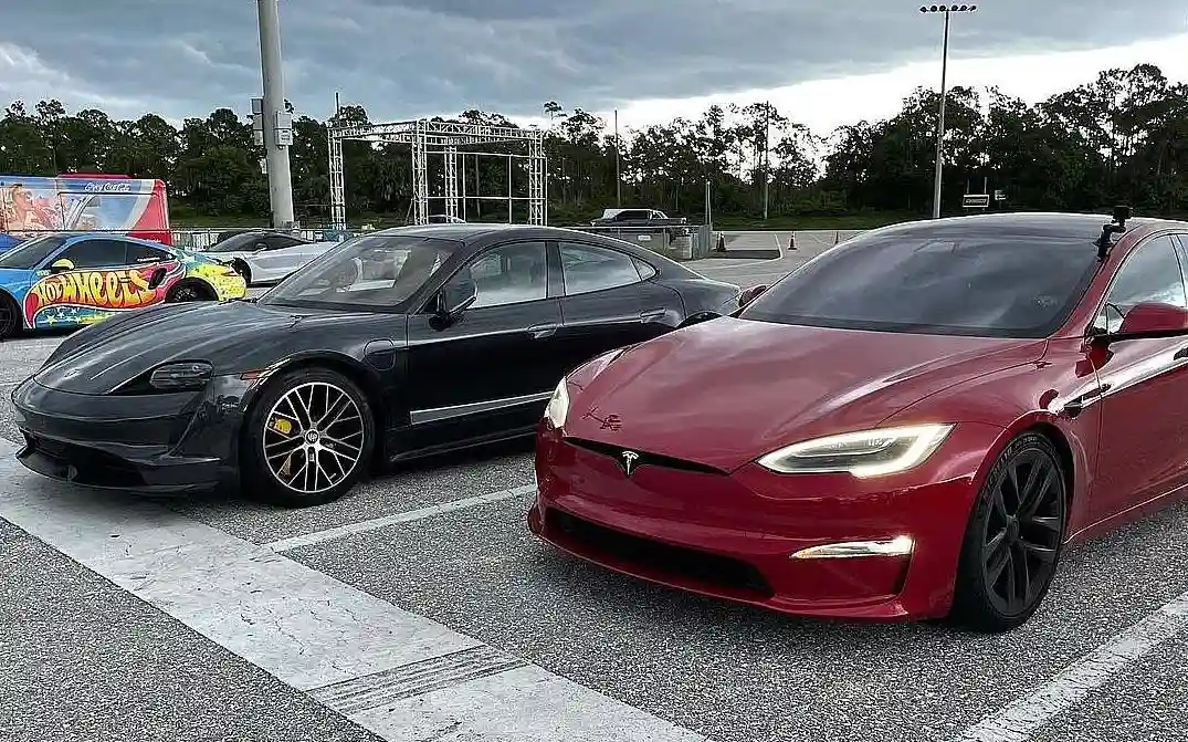 Taycan Turbo GT vs Tesla Model S Plaid:电动豪车巅峰对决