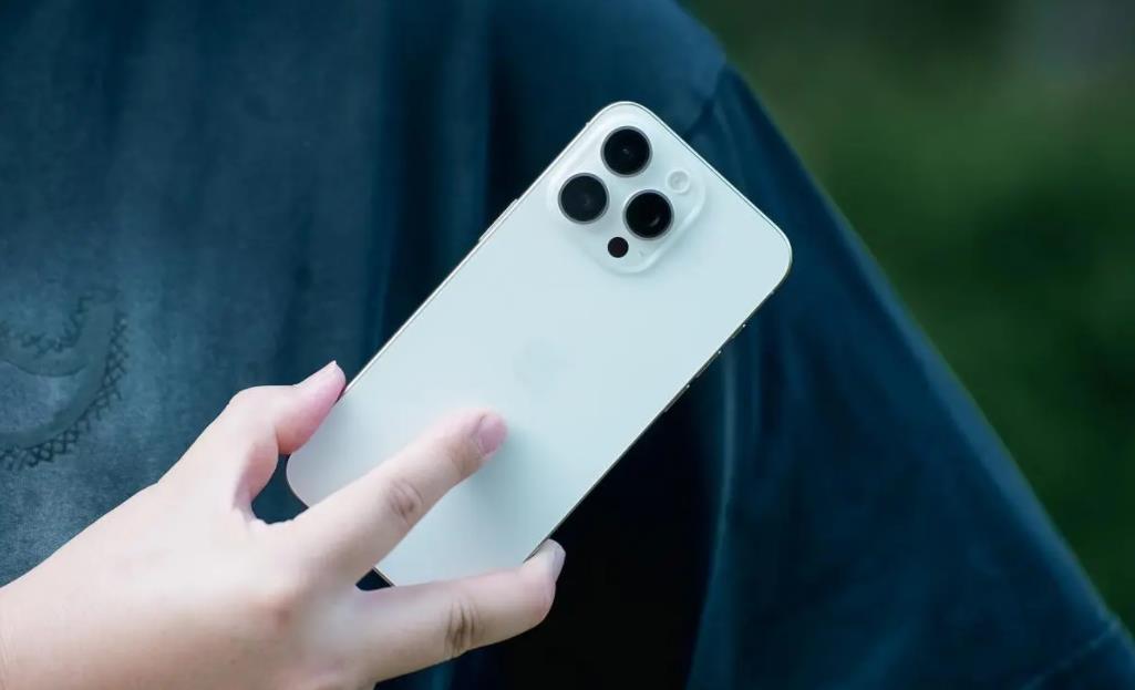 ChatGPT之父盛赞iPhone:史诗级技术巅峰,未来AI或将与其携手共舞