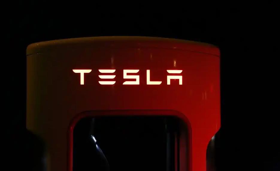 消息称特斯拉V4超级充电桩测试突破300kW充电功率