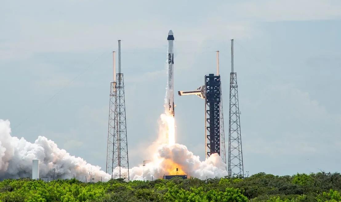 SpaceX“龙”飞船成功发射,携美俄宇航员前往国际空间站